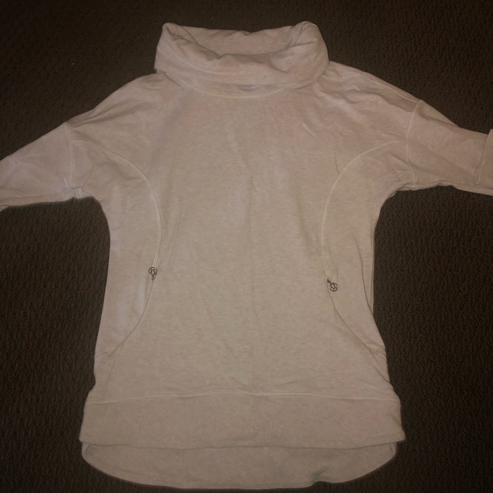 Long sleeved lululemon sweatshirt grey size 4